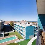Blue Breeze | Pool View, Gym & Balcony * אספיניו