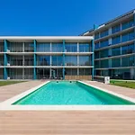 דירה Blue Breeze | Pool View, Gym & Balcony