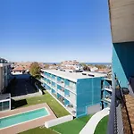 דירה Blue Breeze | Pool View, Gym & Balcony *