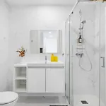 Blue Breeze | Pool View, Gym & Balcony דירה