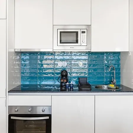 Blue Breeze | Pool View, Gym & Balcony *