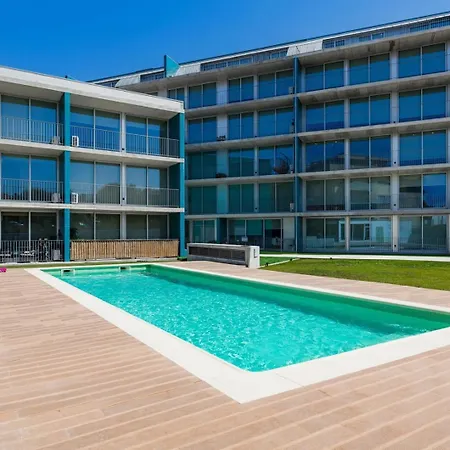 Blue Breeze | Pool View, Gym & Balcony *