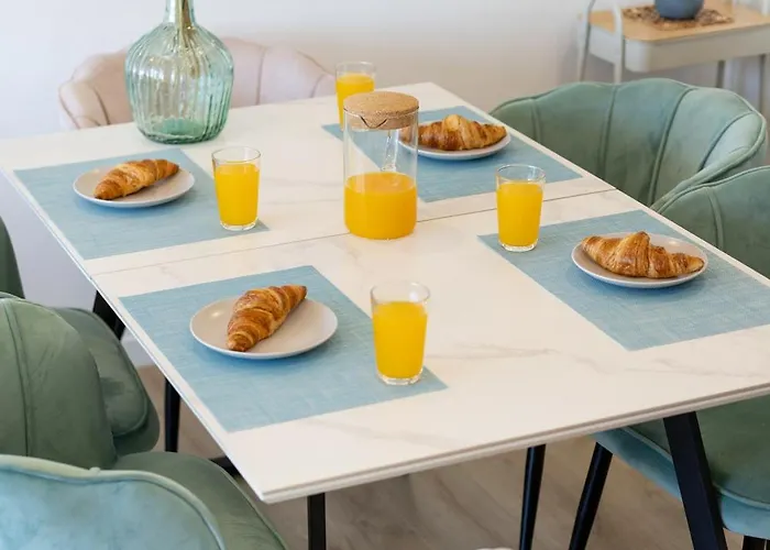 Blue Breeze Espinho | Pool View, Gym & Balcony *