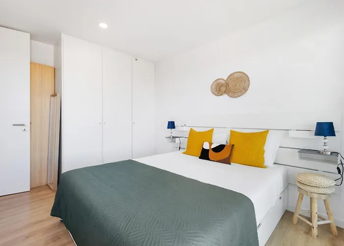 Appartement Blue Breeze | Pool View, Gym & Balcony