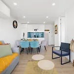 Daire Blue Breeze | Pool View, Gym & Balcony *