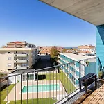 Blue Breeze | Pool View, Gym & Balcony Daire