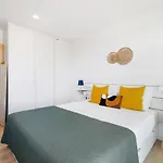 Blue Breeze | Pool View, Gym & Balcony Espinho (Aveiro)