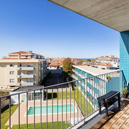 شقة Blue Breeze Espinho | Pool View, Gym & Balcony إسبِنو
