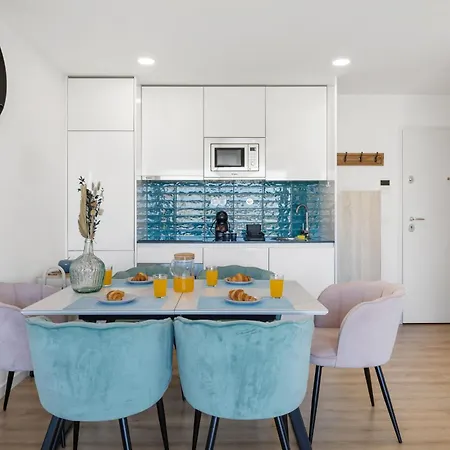 Blue Breeze Espinho | Pool View, Gym & Balcony إسبِنو