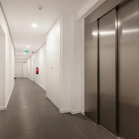 Blue Breeze Espinho | Pool View, Gym & Balcony شقة *