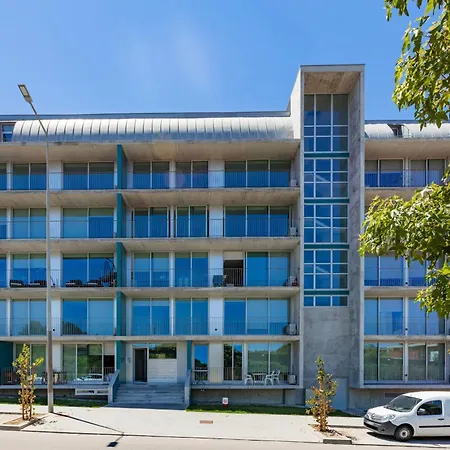 Blue Breeze Espinho | Pool View, Gym & Balcony شقة