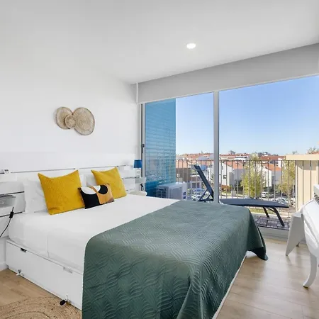 Blue Breeze | Pool View, Gym & Balcony Apartamento *