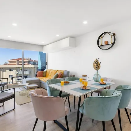 Blue Breeze | Pool View, Gym & Balcony Apartamento