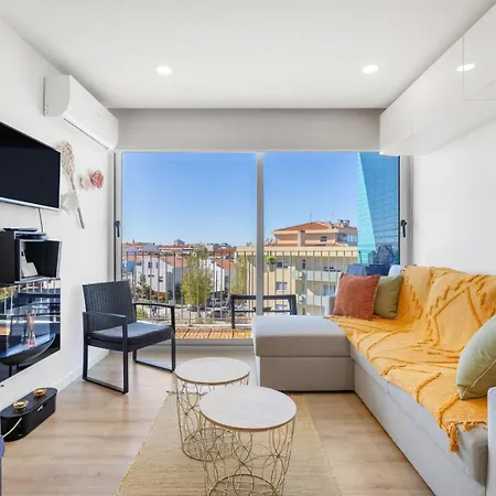 Blue Breeze | Pool View, Gym & Balcony * 埃斯平霍