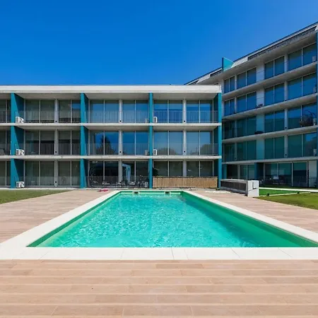 아파트 Blue Breeze | Pool View, Gym & Balcony