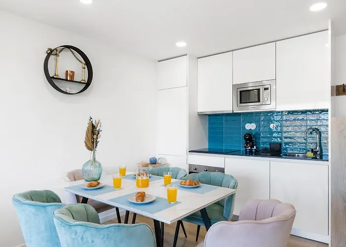 Apartamento Blue Breeze | Pool View, Gym & Balcony