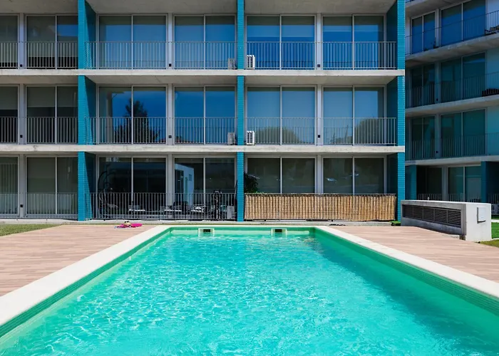 דירה Blue Breeze | Pool View, Gym & Balcony *