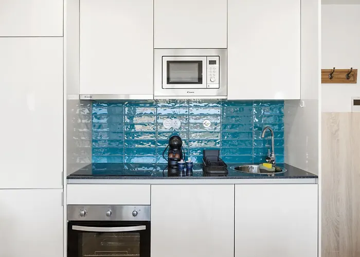 Blue Breeze | Pool View, Gym & Balcony * 埃斯平霍