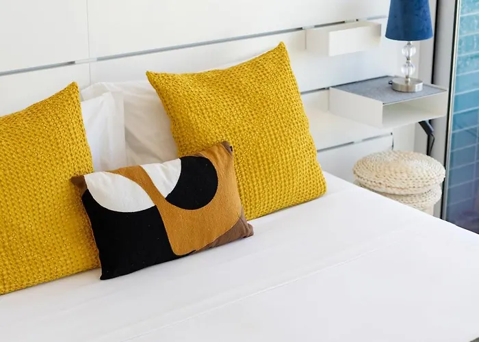 Blue Breeze | Pool View, Gym & Balcony *