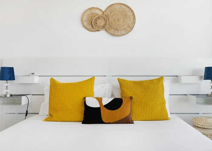 Blue Breeze | Pool View, Gym & Balcony Apartamento