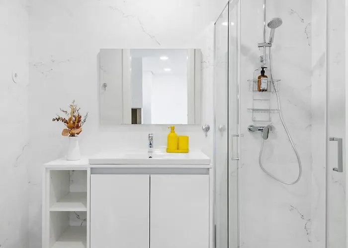 Blue Breeze | Pool View, Gym & Balcony * 埃斯平霍