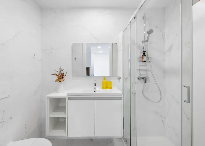 Blue Breeze | Pool View, Gym & Balcony 公寓