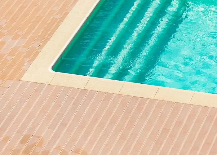 דירה Blue Breeze | Pool View, Gym & Balcony *