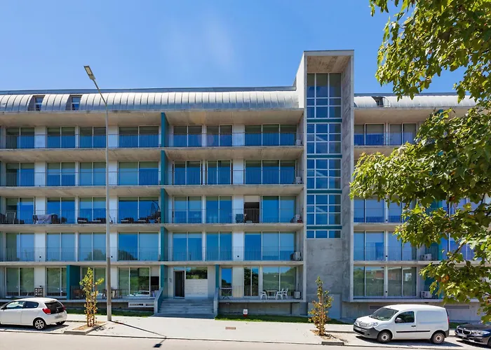 Blue Breeze | Pool View, Gym & Balcony Apartamento