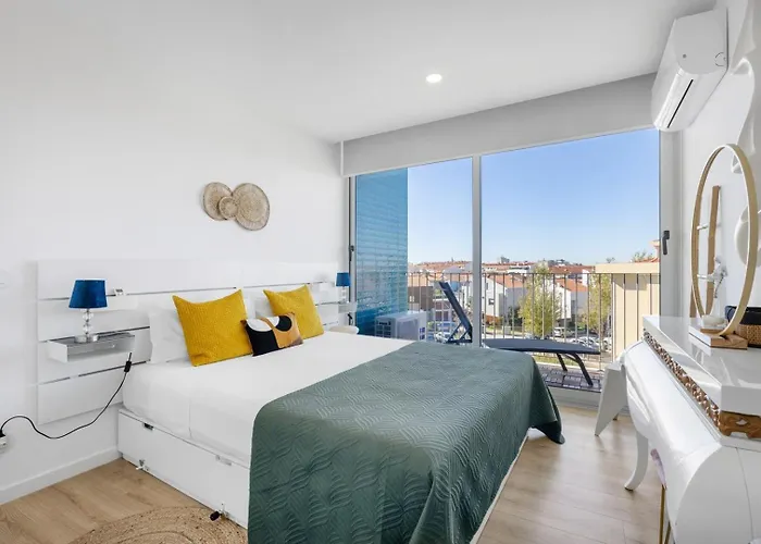 Blue Breeze | Pool View, Gym & Balcony Apartamento *