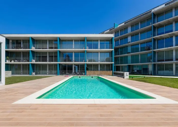 דירה Blue Breeze | Pool View, Gym & Balcony