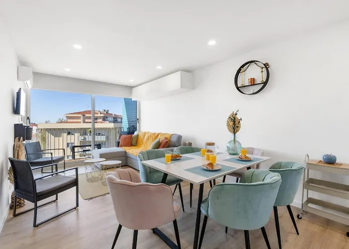 Blue Breeze | Pool View, Gym & Balcony Apartamento