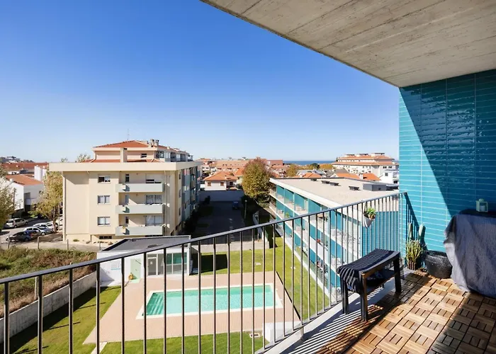 Blue Breeze | Pool View, Gym & Balcony *