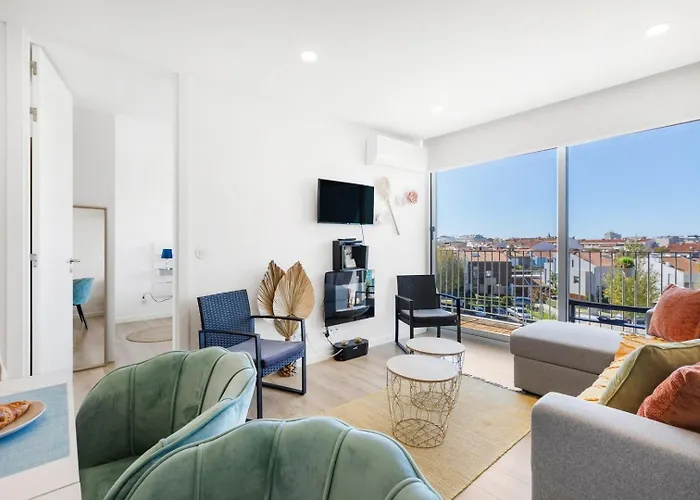 Blue Breeze | Pool View, Gym & Balcony 埃斯平霍