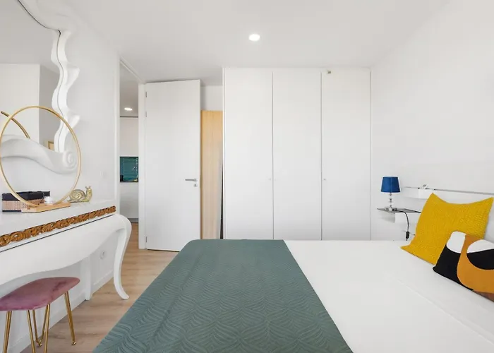 Blue Breeze | Pool View, Gym & Balcony Apartamento *