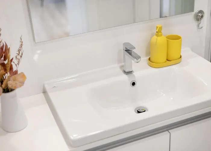 Apartamento Blue Breeze | Pool View, Gym & Balcony